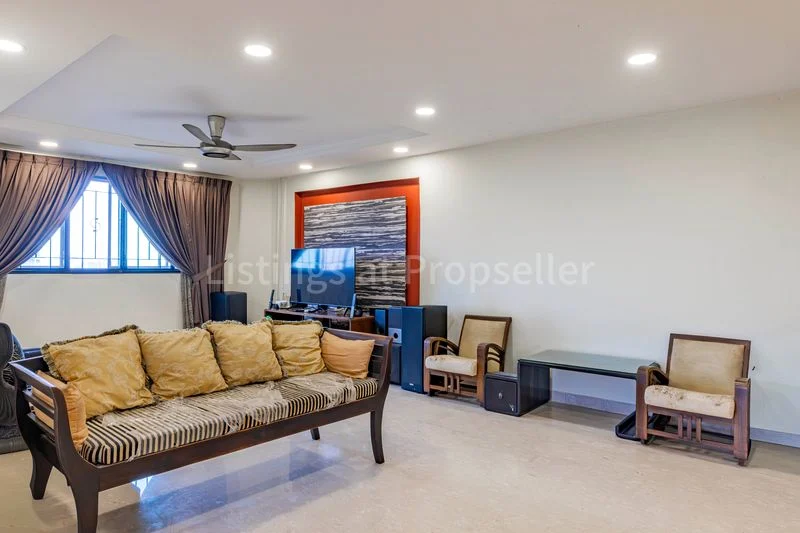 5 Room (5I) HDB for Sale in 116 Jurong East Street 13 - Image 2