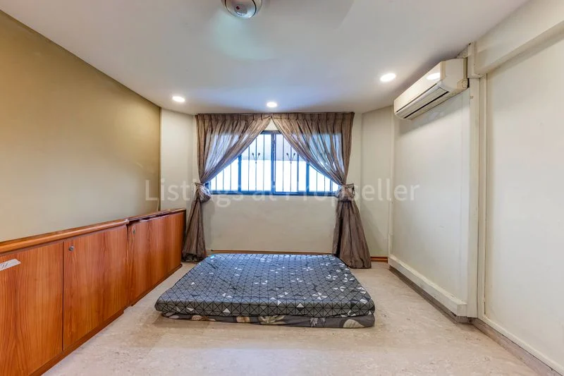 5 Room (5I) HDB for Sale in 116 Jurong East Street 13 - Image 8
