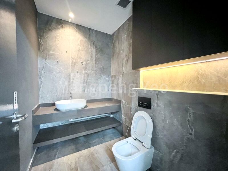 Light Industrial (B1) for Sale: S9, Sheffield, 2,500 sq ft Workshop - Image 1