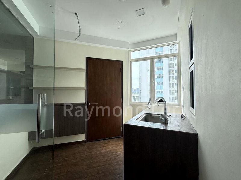 4 Bed Condo for Rent in  The Waterside - Image 2