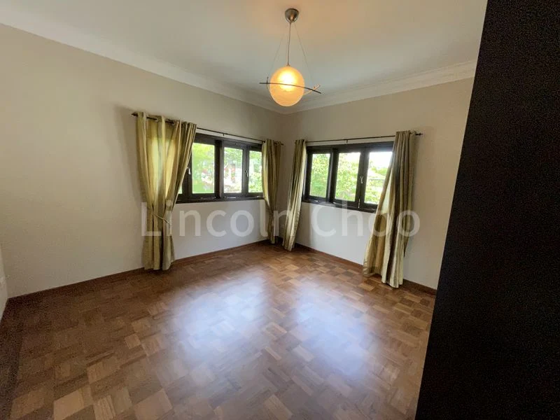 4+1 Bed Semi-Detached House (Landed) for Sale in  Hillcrest Park - Image 10