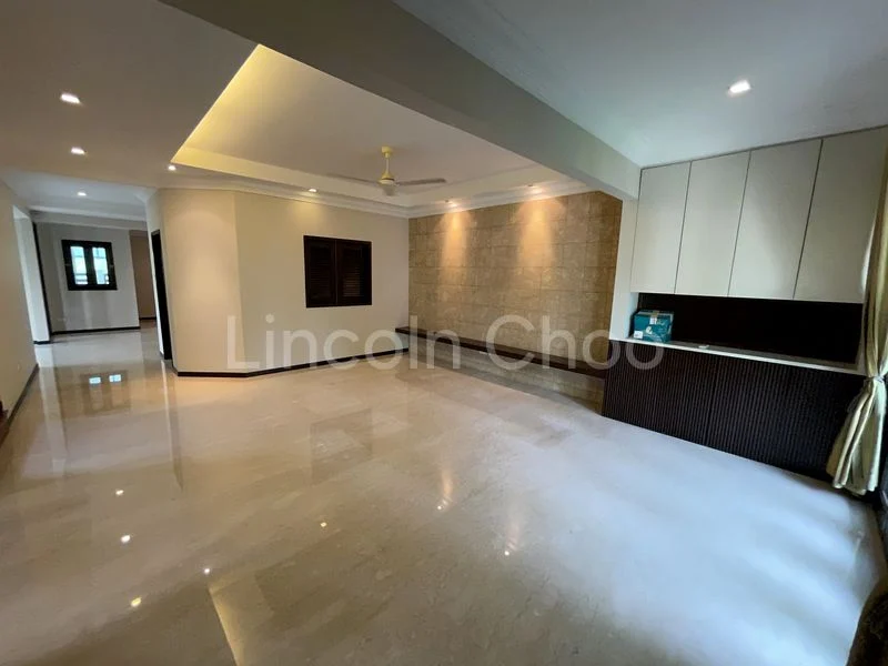 4+1 Bed Semi-Detached House (Landed) for Sale in  Hillcrest Park - Image 3