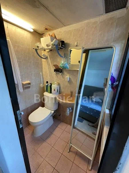 Master Room (Condo) for Rent in People's Park Complex - Image 4