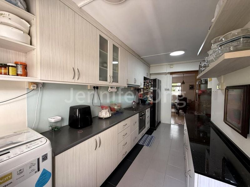 5 Room (5A) HDB for Sale in 514 Pasir Ris Street 52 - Image 5