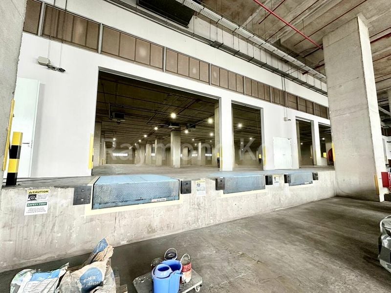 Warehouse for Rent: 24 Buroh Crescent - Image 4
