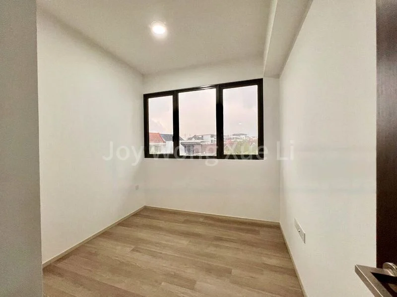 2 Bed Condo for Sale in  The Watergardens At Canberra - Image 5