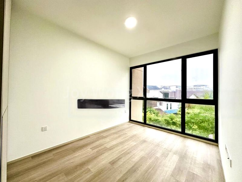 2 Bed Condo for Sale in  The Watergardens At Canberra - Image 9