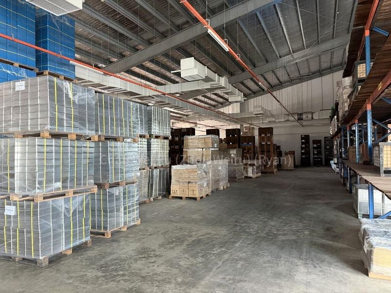 Warehouse for Rent: 4m Clear, Column-Free | Dedicated Cargo Lift @ Gul - Image 2