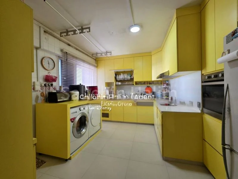 5 Room (5I) HDB for Sale in  389 Tampines Street 32 - Image 1