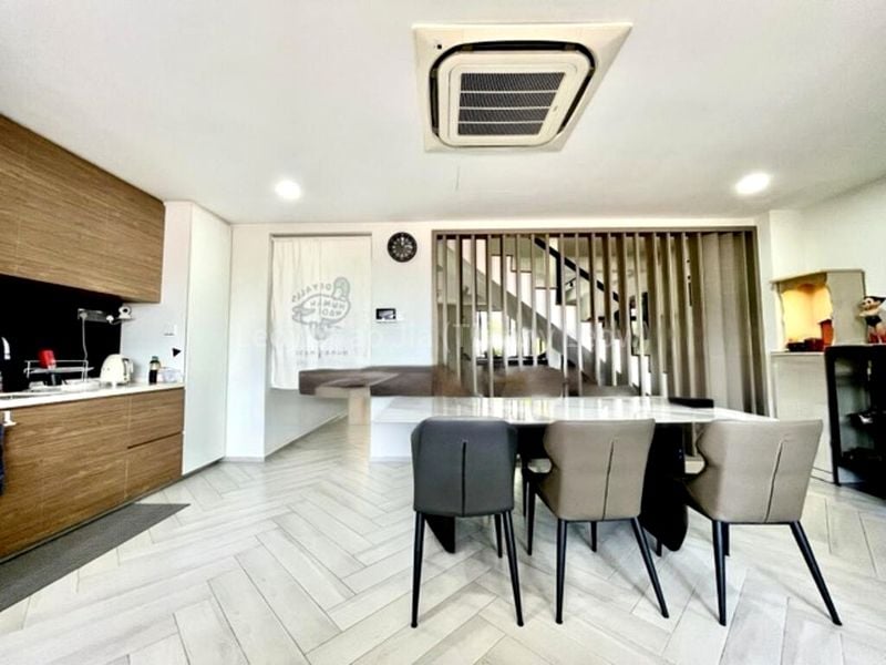 6 Bed Terraced House (Landed) for Sale in  Teacher's Housing Estate - Image 9