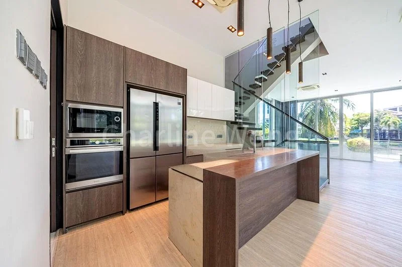 7 Bed Bungalow (Landed) for Rent in  Paradise Island - Image 18