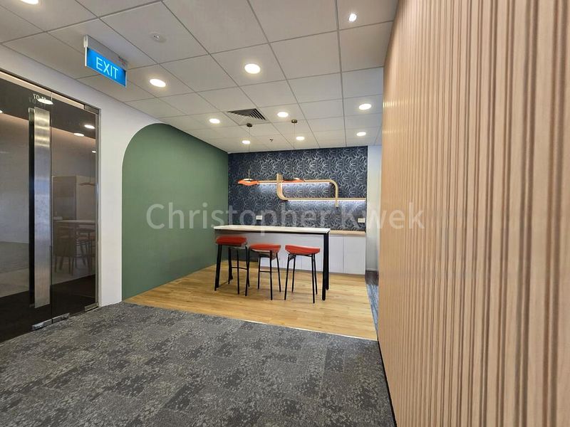 Office for Rent: Plus 2,000 sq ft Office Space, 123 Main Street, Downtown Complex - Image 5