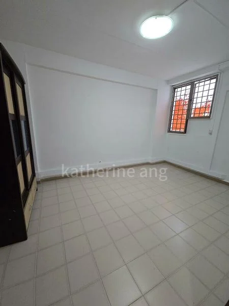 3 Room (3NG) HDB for Rent in 303 Serangoon Avenue 2 - Image 4