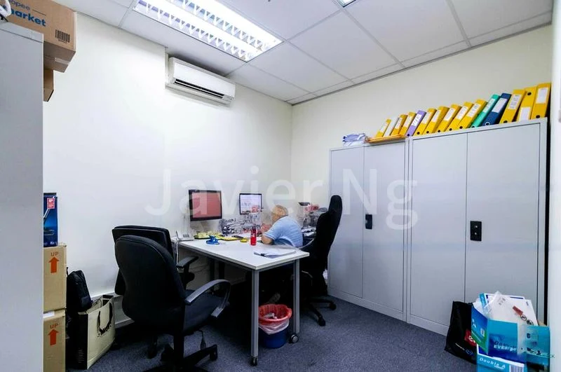 Light Industrial (B1) for Rent: Tradehub 21 - Image 3