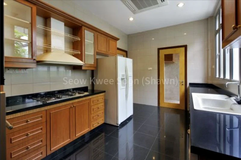 6 Bed Good Class Bungalow (Landed) for Rent in  Villas Holland - Image 10
