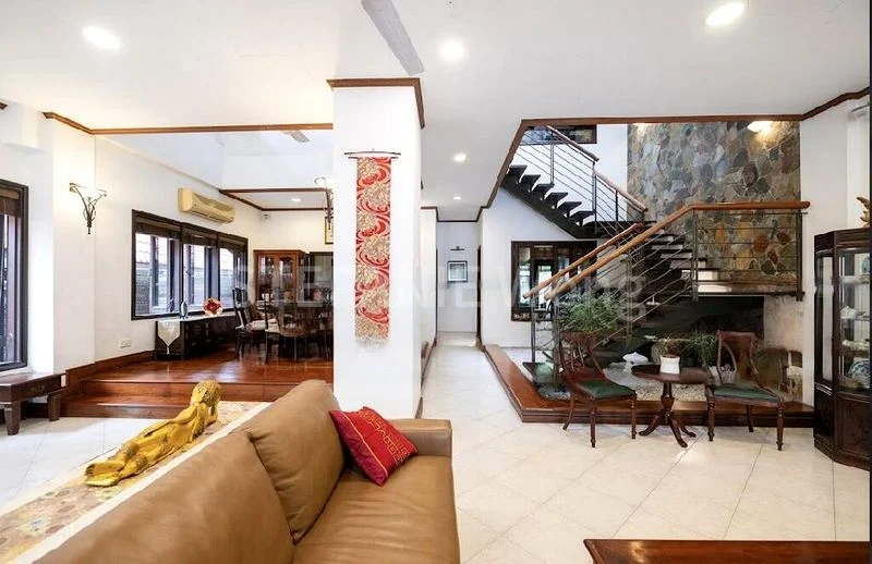 6 Bed Semi-Detached House (Landed) for Sale in Mount Sinai Crescent - Image 3