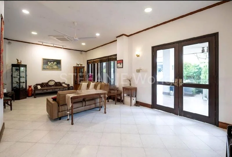 6 Bed Semi-Detached House (Landed) for Sale in Mount Sinai Crescent - Image 9