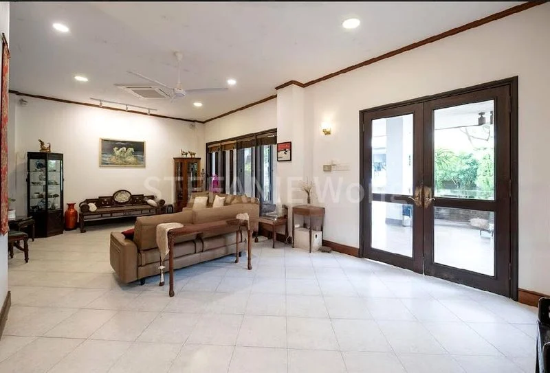 6 Bed Semi-Detached House (Landed) for Sale in Mount Sinai Crescent - Image 6