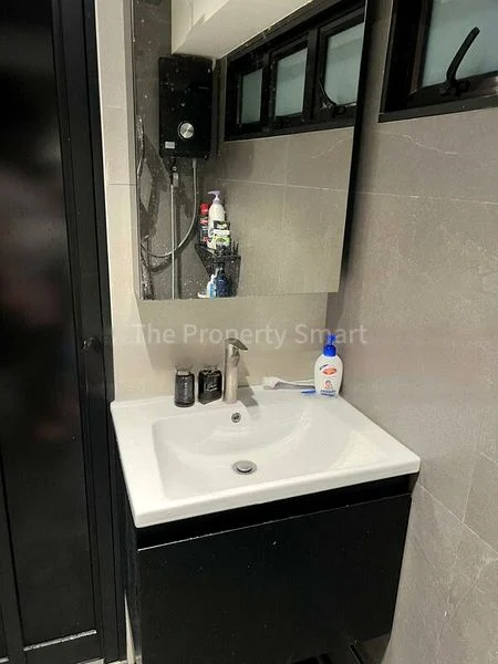 Common Room (HDB) for Rent in  59 Marine Terrace - Image 7