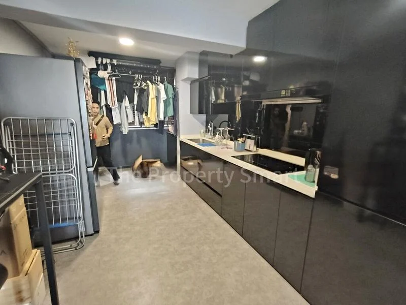 Common Room (HDB) for Rent in  59 Marine Terrace - Image 3