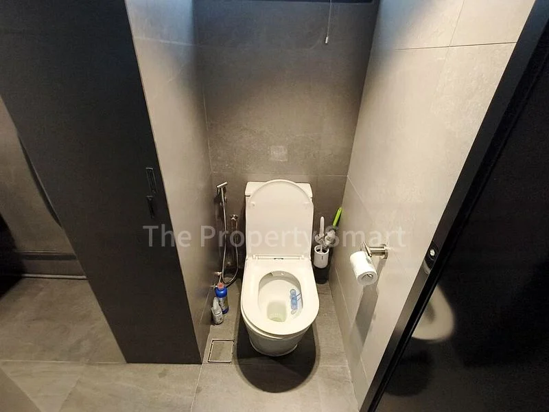 Common Room (HDB) for Rent in  59 Marine Terrace - Image 4