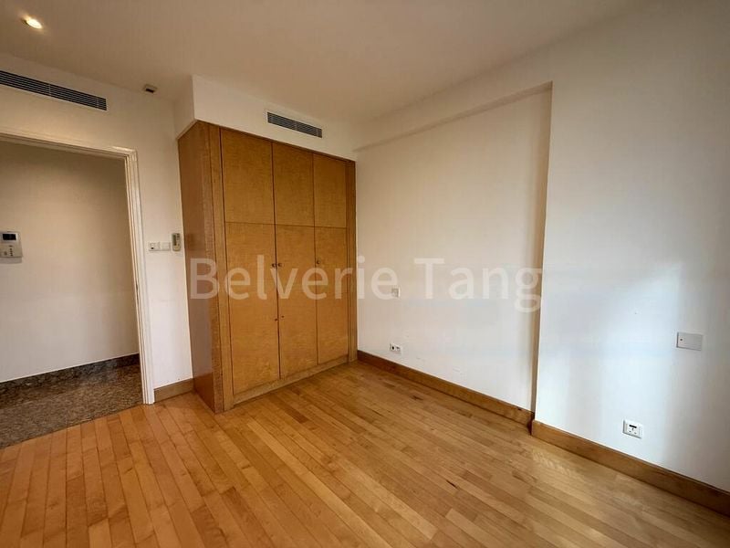 4 Bed Condo for Rent in  Grange 70 - Image 5