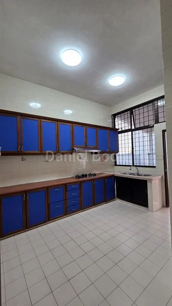 7 Bed Semi-Detached House (Landed) for Rent in Lengkong Satu - Image 1