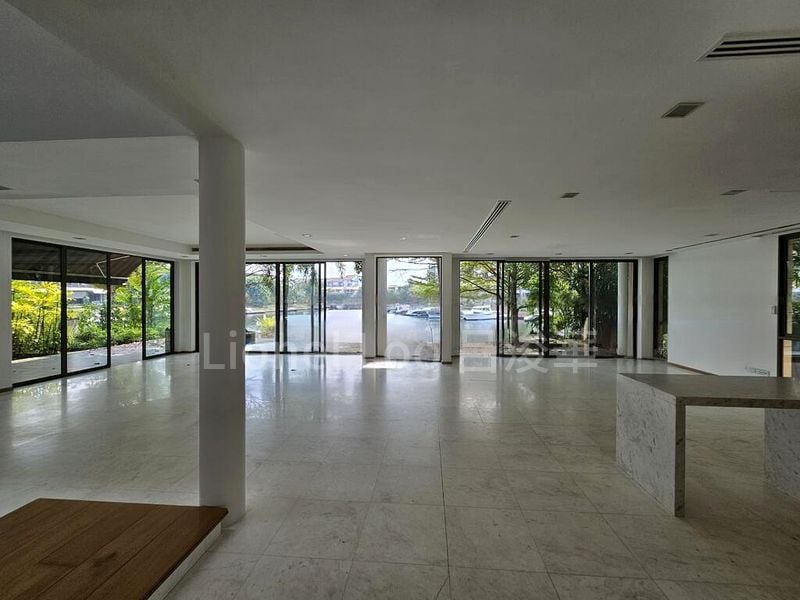 7 Bed Bungalow (Landed) for Sale in Paradise Island - Image 1