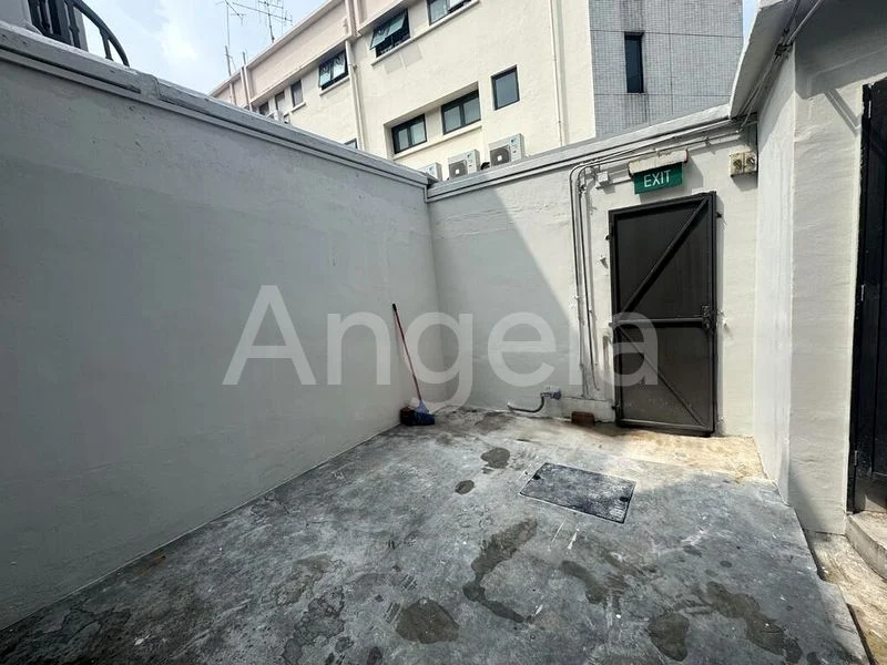 Shop / Shophouse for Rent: Corner Ground Floor Shop in Serangoon area - Image 1