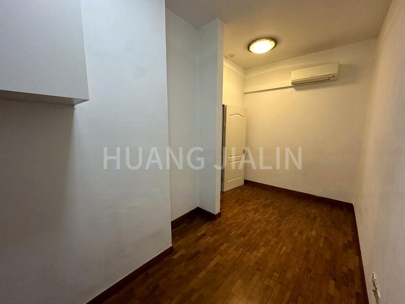 Room (Landed) for Rent in D'manor - Image 8