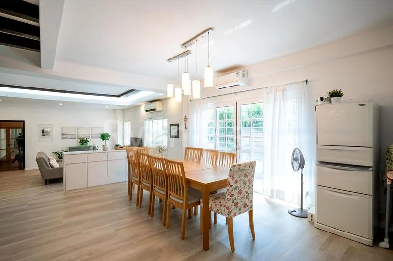 8 Bed Semi-Detached House (Landed) for Sale in  Lengkong Tiga - Image 17