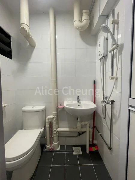 3 Room (3NG) HDB for Rent in  233 Ang Mo Kio Avenue 3 - Image 5