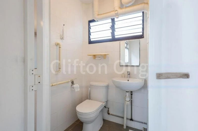 Jumbo HDB for Sale in 339 Woodlands Avenue 1 - Image 6