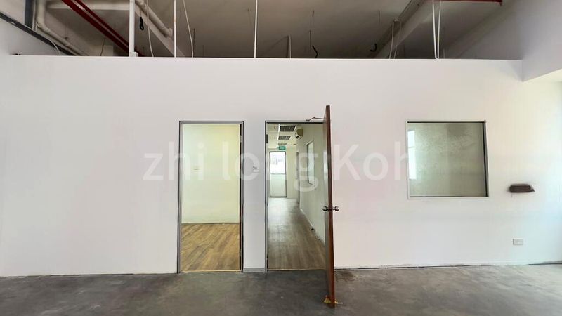 Light Industrial (B1) for Rent: Quartz Industrial Building - Image 3
