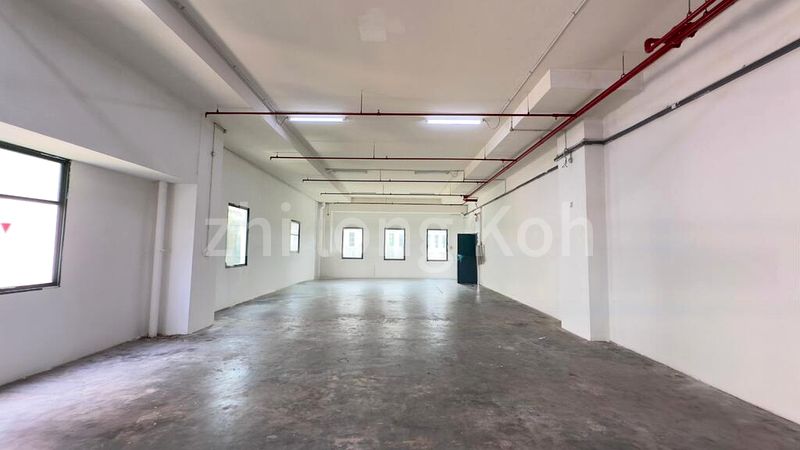 Light Industrial (B1) for Rent: Quartz Industrial Building - Image 1