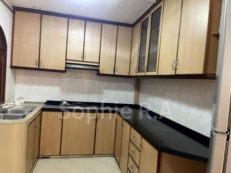 5 Room (5I) HDB for Rent in  128 Rivervale Street - Image 4