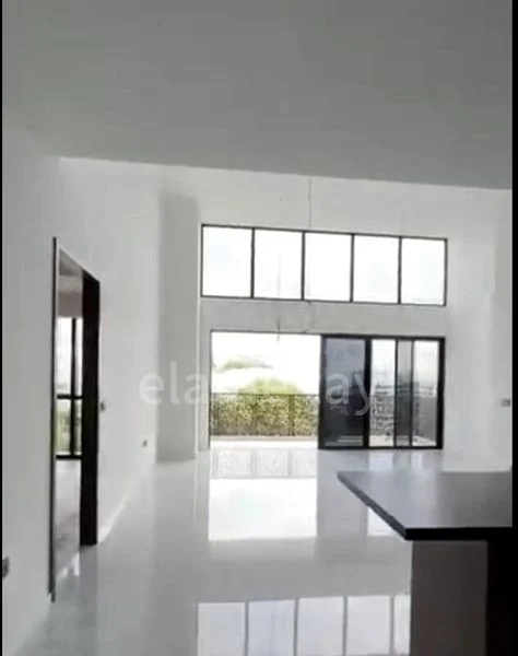 3 Bed Condo for Sale in  Sceneca Residence / Sceneca Square - Image 1