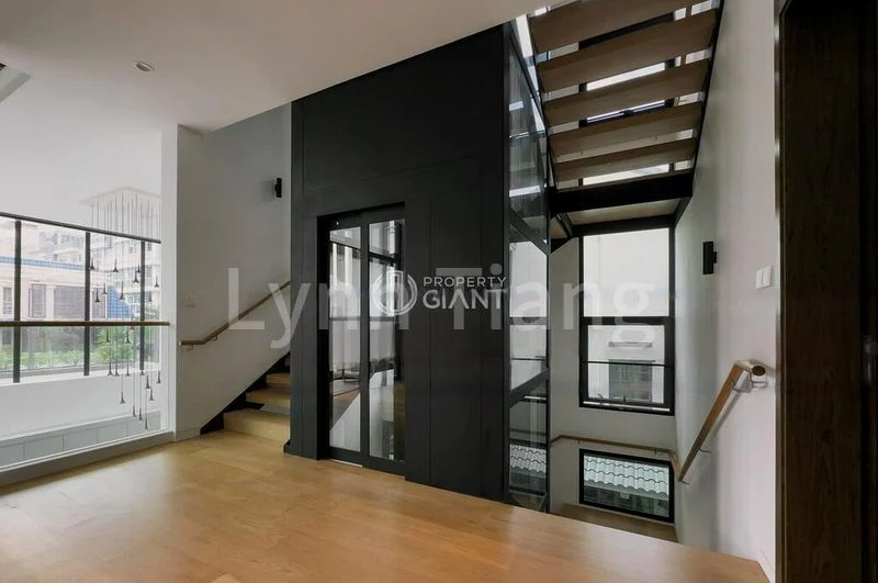 6 Bed Semi-Detached House (Landed) for Sale in Kembangan Estate - Image 1