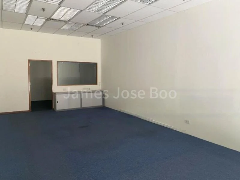 Mall Shop for Sale: Inexpensive 600 sqft shop near City Hall MRT, level 1; available soon. - Image 2