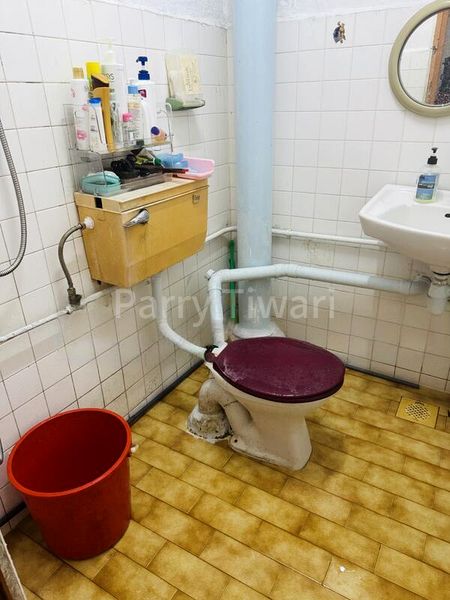 3 Room (3NG) HDB for Sale in  247 Jurong East Street 24 - Image 3