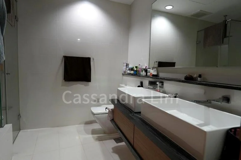3 Bed Condo for Rent in Marina Bay Residences - Image 5