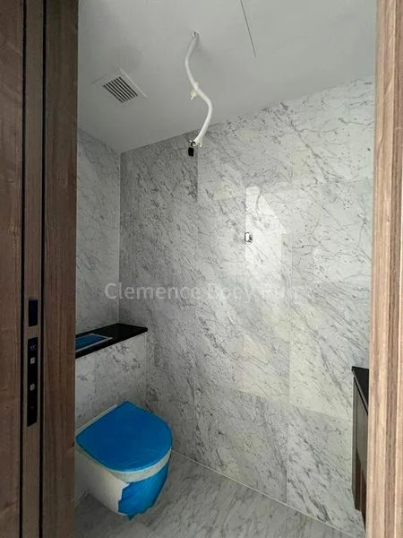 4 Bed Condo for Sale in  Sceneca Residence / Sceneca Square - Image 2