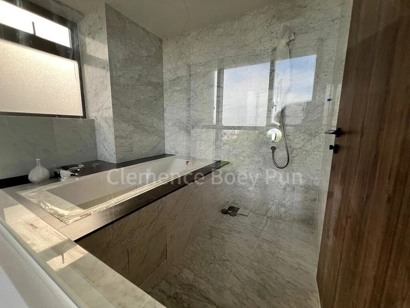 4 Bed Condo for Sale in  Sceneca Residence / Sceneca Square - Image 8