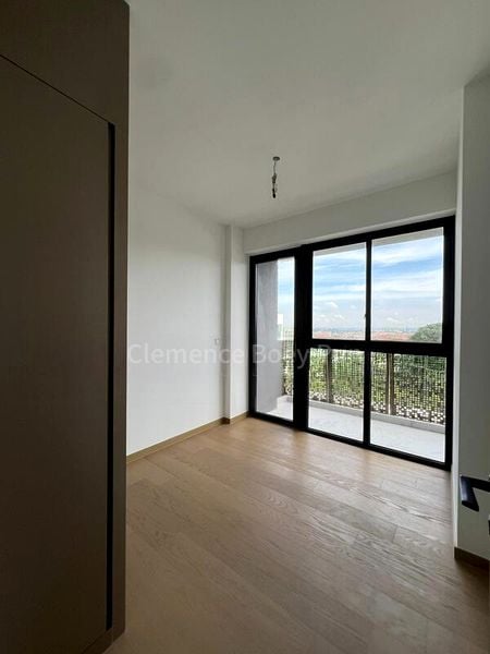 4 Bed Condo for Sale in  Sceneca Residence / Sceneca Square - Image 5