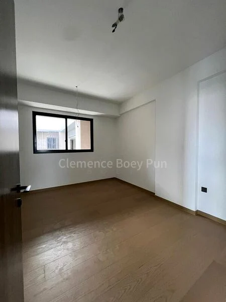 4 Bed Condo for Sale in  Sceneca Residence / Sceneca Square - Image 4