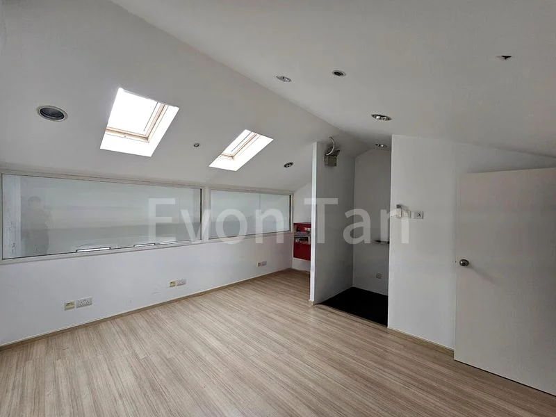 Shop / Shophouse for Rent:  Partitioned Shophouse | Flexible Use, 3 Rooms - Image 9