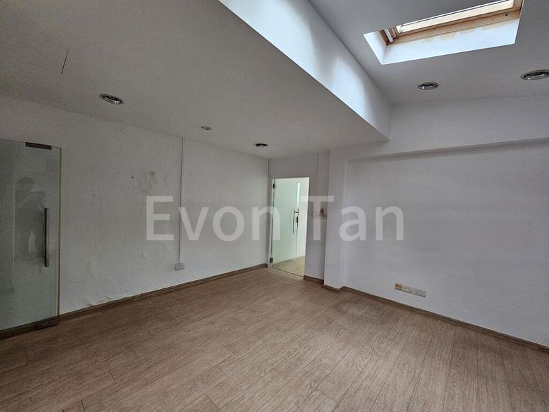 Shop / Shophouse for Rent:  Partitioned Shophouse | Flexible Use, 3 Rooms - Image 4