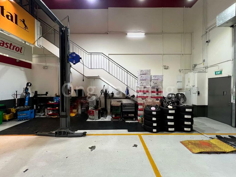 REVV: 2,800 Sq Ft Industrial Shop / Workshop for Sale on Old Kew Road, Richmond - Image 4