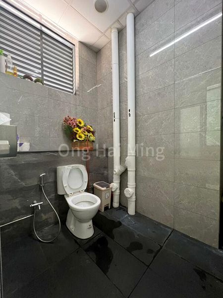 REVV: 2,800 Sq Ft Industrial Shop / Workshop for Sale on Old Kew Road, Richmond - Image 1