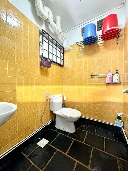 5 Room (5A) HDB for Sale in  353 Tampines Street 33 - Image 4